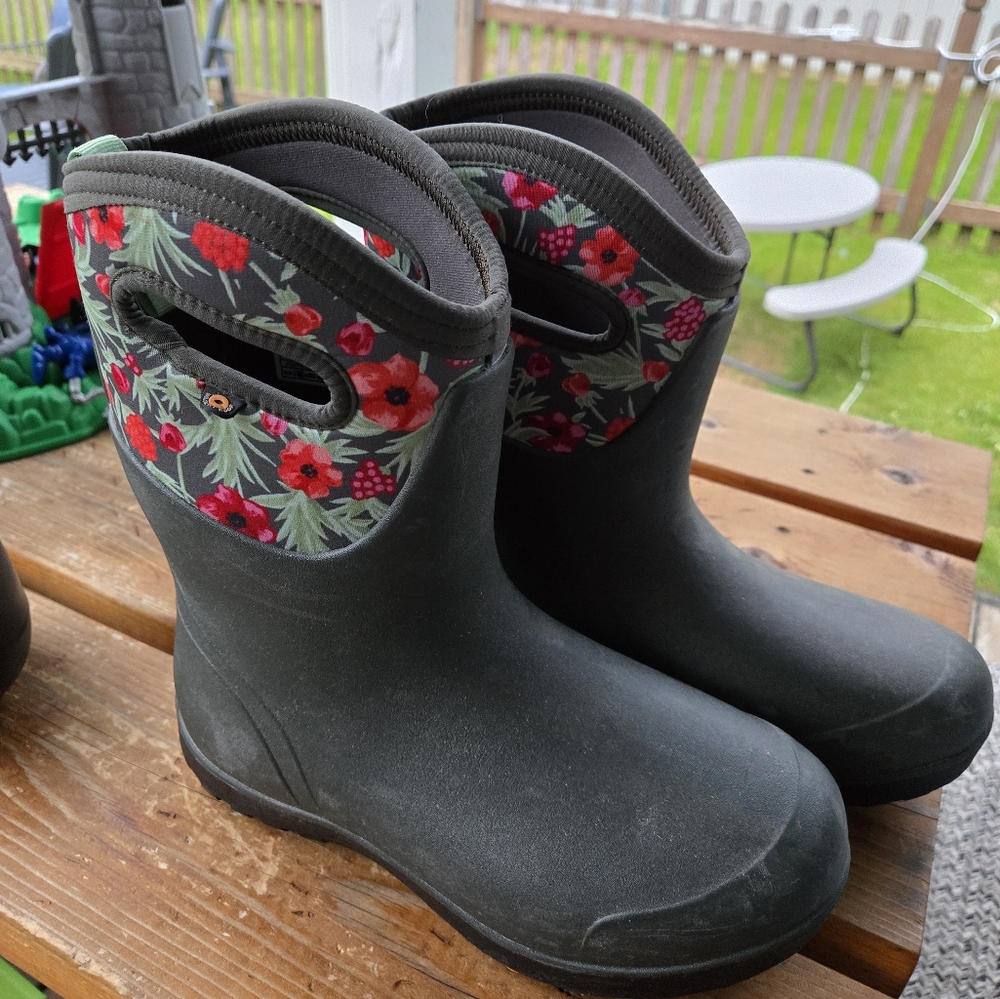 Bogs Neo Classic Mid, Vine Floral, Women's 8